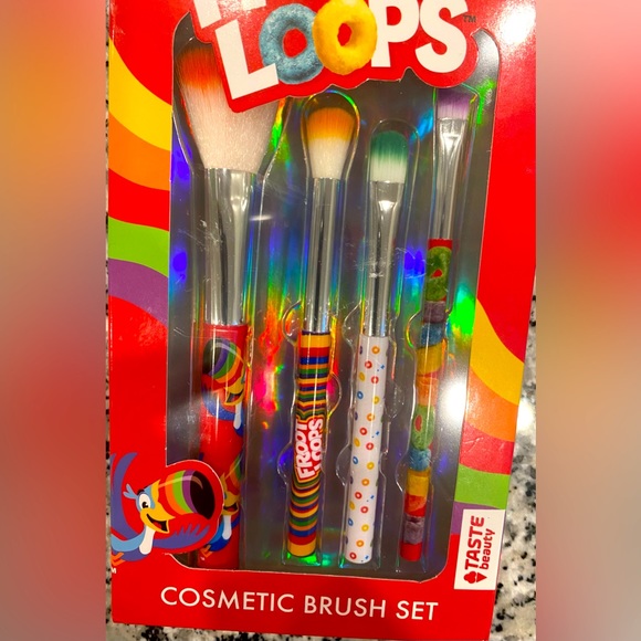 Froot Loops Makeup Brush Set - Picture 3 of 5